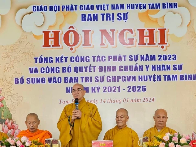 Thượng tọa Thích Lệ Lạc phát biểu chỉ đạo