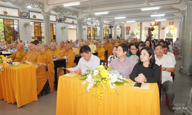 Đại diện chính quyền tham dự lễ