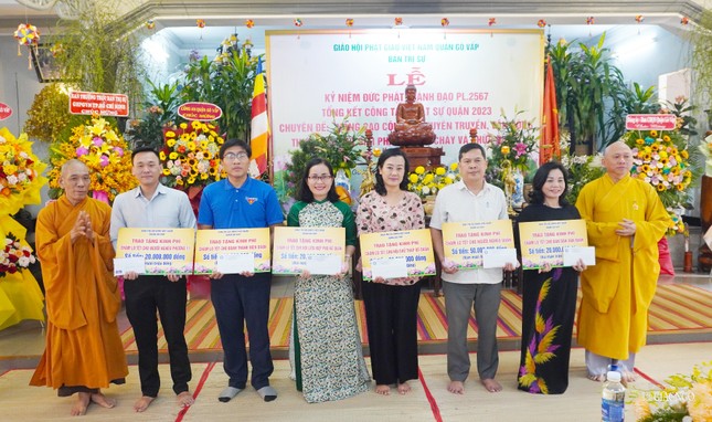 Tăng Ni Ban Trị sự GHPGVN Q.Gò Vấp trao 150 triệu đồng chăm lo Tết cho người dân khó khăn trên địa bàn