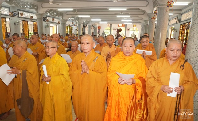 Trang nghiêm khóa lễ