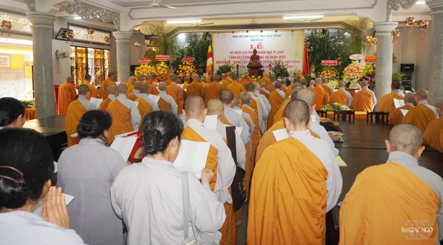 Khóa lễ kỷ niệm ngày Đức Phật Thành đạo diễn ra tại chùa Huỳnh Kim