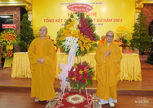 Lẵng hoa chúc mừng của Phật giáo Q.Phú Nhuận Lẵng hoa chúc mừng của Phật giáo Q.Phú Nhuận