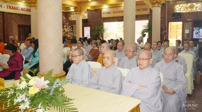 Chư Ni tham dự Chư Ni tham dự