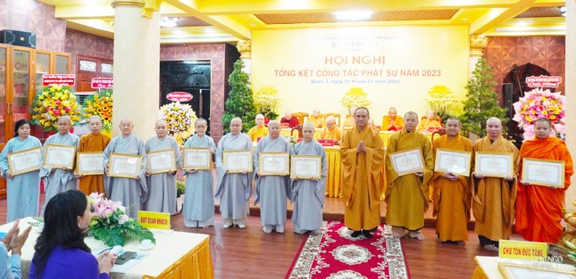 50 tập thể được nhận Bằng tuyên dương công đức của Ban Thường trực Ban Trị sự GHPGVN TP.HCM