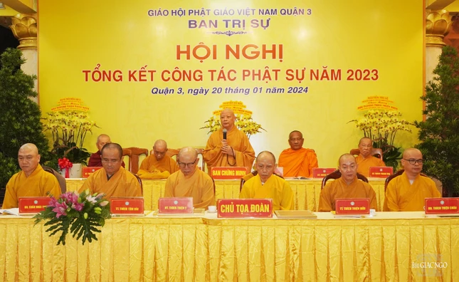 Hòa thượng Thích Lệ Trang ban đạo từ Hòa thượng Thích Lệ Trang ban đạo từ