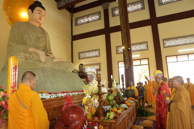 Khóa lễ an vị Phật tại chánh điện chùa Liên Hoa