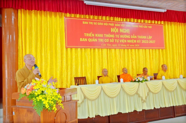 Thượng tọa Thích Bình Tâm giải đáp những thắc mắc của trụ trì các tự viện