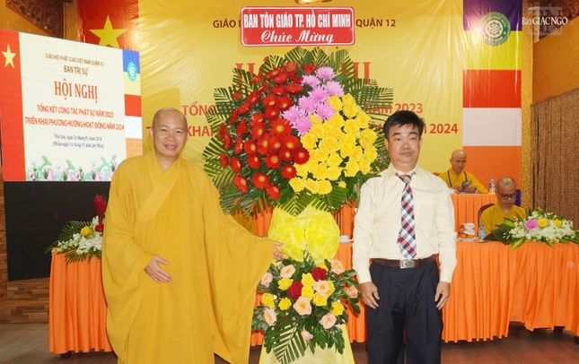 Lẵng hoa chúc mừng của Ban Tôn giáo TP.HCM