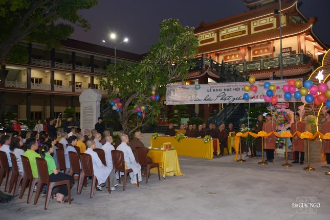 Hội chợ sẽ kéo dài đến hết ngày 25 tháng Chạp Quý Mão (4-2-2024)