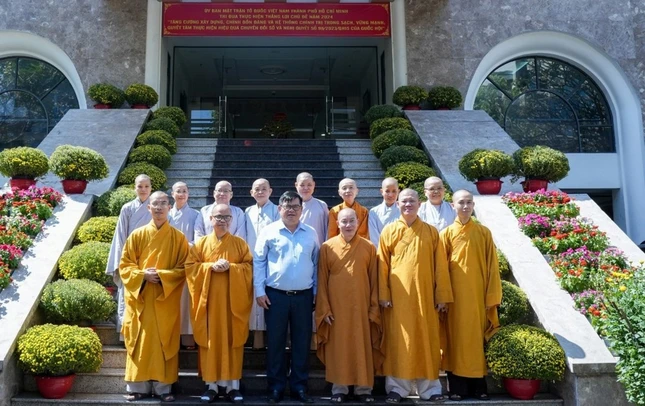 Ông Ngô Thanh Sơn, Phó Chủ tịch UBMTTQVN TP.HCM tiếp đón đoàn Phật giáo Q.3 chúc Tết Ông Ngô Thanh Sơn, Phó Chủ tịch UBMTTQVN TP.HCM tiếp đón đoàn Phật giáo Q.3 chúc Tết