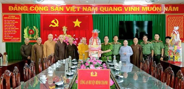 Chúc Tết đến Công an H.Bình Chánh