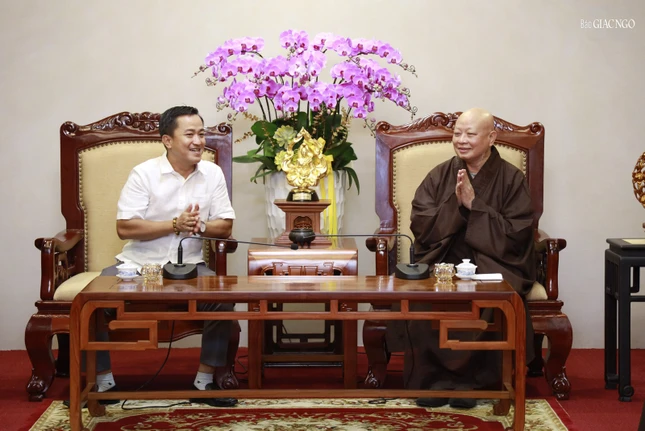 Hòa thượng Thích Lệ Trang cảm ơn đến đoàn Công an TP.HCM đến thăm, chúc mừng Tết Giáp Thìn