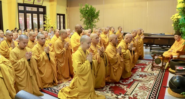 Chư tôn đức tác bạch khánh tuế Trưởng lão Hòa Thượng Thích Đức Nghiệp nhân dịp đầu năm mới Chư tôn đức tác bạch khánh tuế Trưởng lão Hòa Thượng Thích Đức Nghiệp nhân dịp đầu năm mới