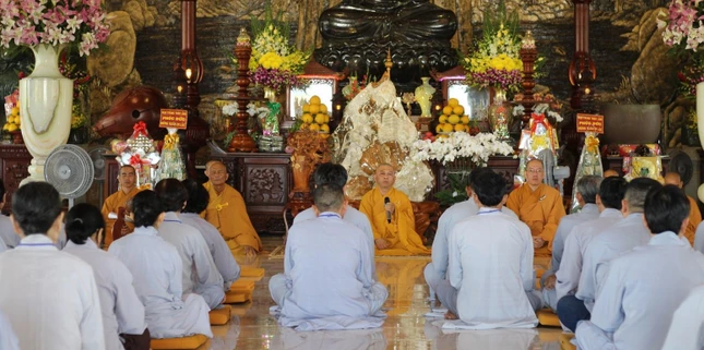 Thượng tọa Thích Khế Định đạo từ sách tấn