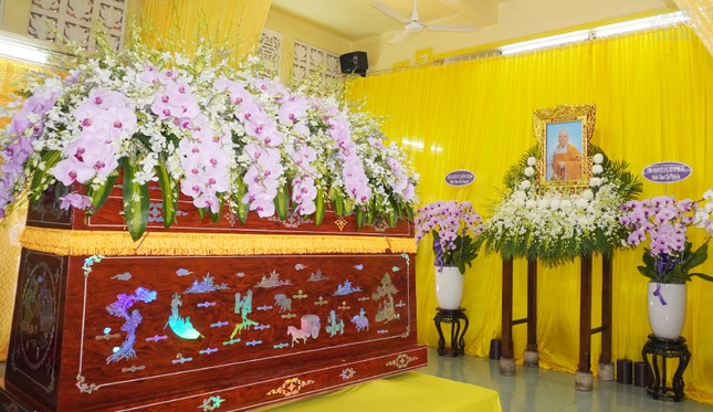 Lễ tưởng niệm và cung tống kim quan Ni trưởng đến Đài hỏa táng chùa Hội Long (Long An) vào lúc 14 giờ, ngày 24-2-2024 (15-1-Giáp Thìn).