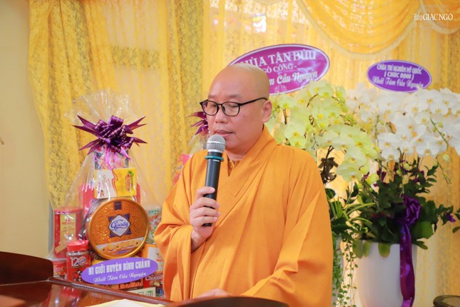 Thượng tọa Thích Tâm Hoa thay mặt Ban Tổ chức cảm tạ