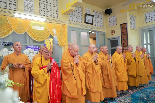 Chư tôn đức chứng minh tham dự lễ truy niệm