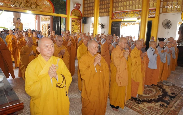 Trang nghiêm khóa lễ Bố-tát