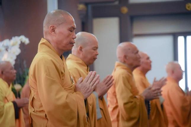 Trang nghiêm khóa lễ