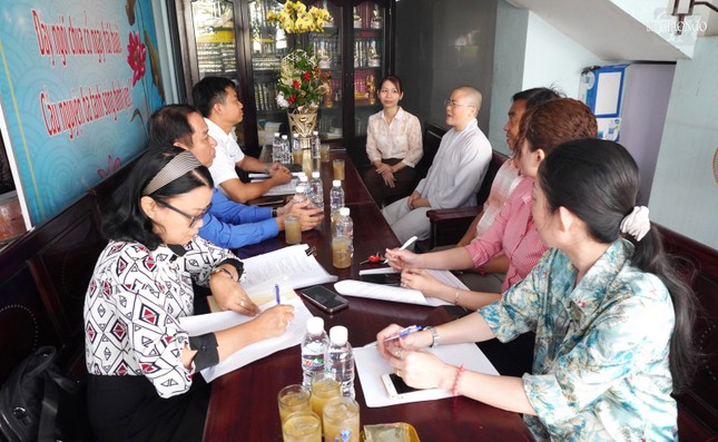 Sư cô Thích nữ Chơn Hiếu, trụ trì chùa An Lạc thông tin về thu chi tại di tích