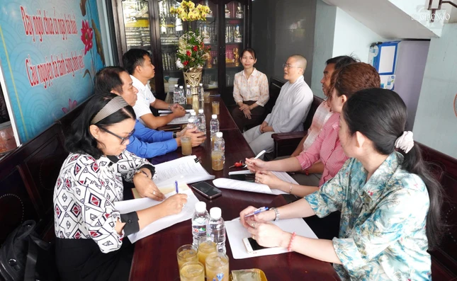 Sư cô Thích nữ Chơn Hiếu, trụ trì chùa An Lạc thông tin về thu chi tại di tích