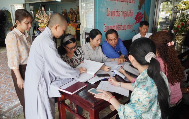 Đoàn kiểm tra sổ thu chi tại chùa An Lạc