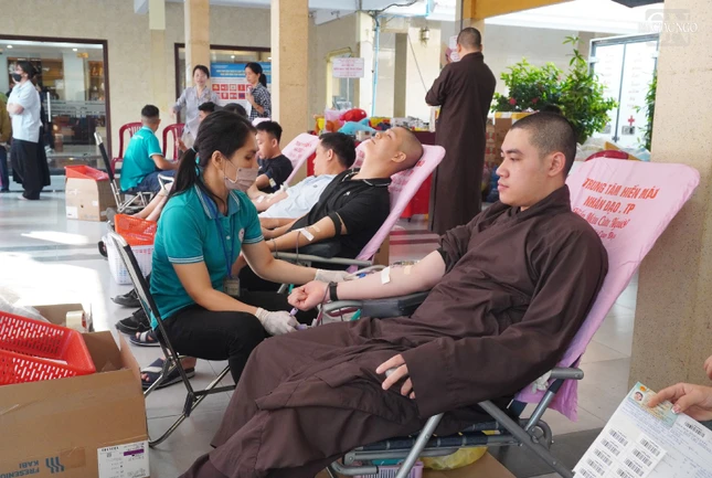 Đại đức Thích Tâm Tuệ hiến máu nhân đạo lần thứ 5