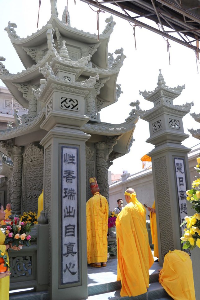 Bảo tháp cố Trưởng lão Hòa thượng Thích Huệ Tánh trong khuôn viên chùa Phật Ân (TP.Phan Thiết, Bình Thuận)