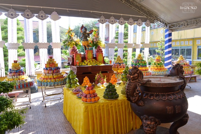 Chiều cùng ngày, tại chùa Phật Học Xá Lợi sẽ diễn ra khóa lễ trai đàn chẩn tế nhân chung thất Trưởng lão Hòa thượng Thích Hiển Tu