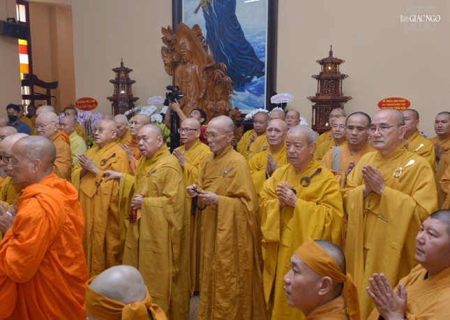 Chư tôn đức Hội đồng Chứng minh, Hội đồng Trị sự, Ban Viện T.Ư, các tỉnh thành miền Đông, miền Tây, miền Trung tham dự tưởng niệm chung thất Trưởng lão Hòa thượng Thích Hiển Tu