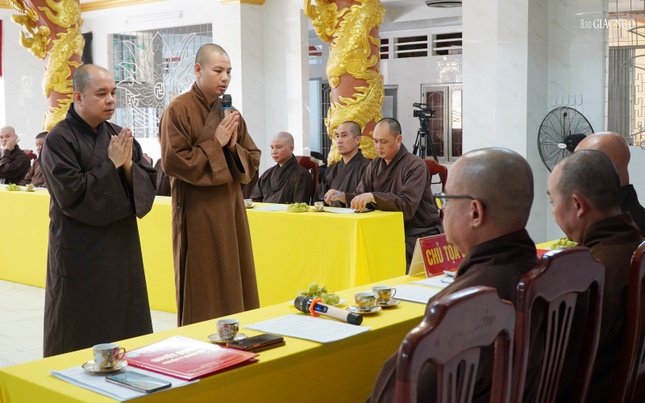 Chư tôn đức phát biểu nhận nhiệm vụ