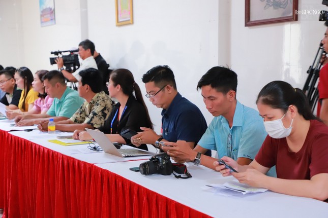 Đại diện các cơ quan báo đài tham dự