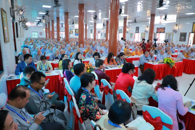 Quang cảnh hội trường