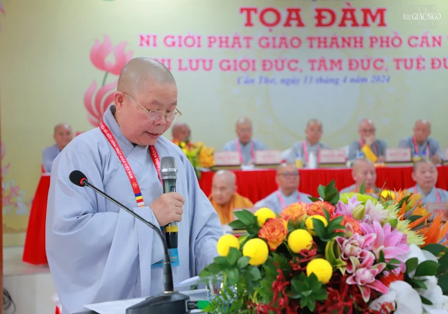 "Một số thành tựu của Ni giới Thiền phái Trúc Lâm tại TP.Cần Thơ" do Ni sư Thích nữ Chơn Như, Phó ban Trị sự GHPGVN TP.Cần Thơ trình bày