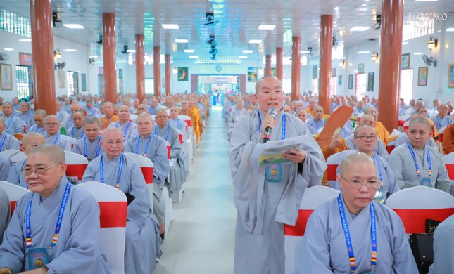 Chư Ni đặt câu hỏi phản biện