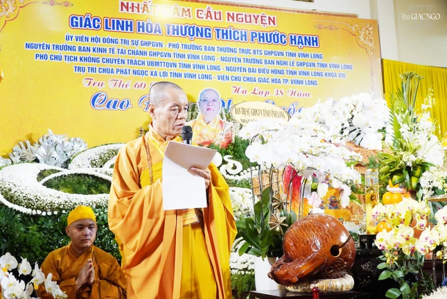 Thượng tọa Thích Thiện Trí cung tuyên tiểu sử Hòa thượng Thích Phước Hạnh