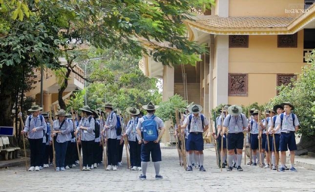 Ngành đồng có trại huấn luyện Tuyết Sơn để đào tạo Đầu Đàn - Thứ Đàn; ngành thiếu có trại huấn luyện Anoma – Ni Liên để đào tạo đội trưởng, đội phó, chúng trưởng, chúng phó; ngành thanh có trại huấn luyện Tu Đạt Đa – Tỳ Xá Khư để đào tạo đội trưởng, đội phó, chúng trưởng, chúng phó - Ảnh: Dương Bá