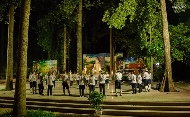 Huynh trưởng Gia đình Phật tử là cán bộ nòng cốt của tổ chức, là người thực hiện mục đích của Gia đình Phật tử, vì thế huynh trưởng đóng vai trò hết sức quan trọng về sự thịnh suy của Gia đình Phật tử - Ảnh: Dương Bá