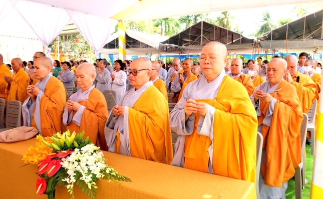 Chư Ni thành kính tưởng niệm