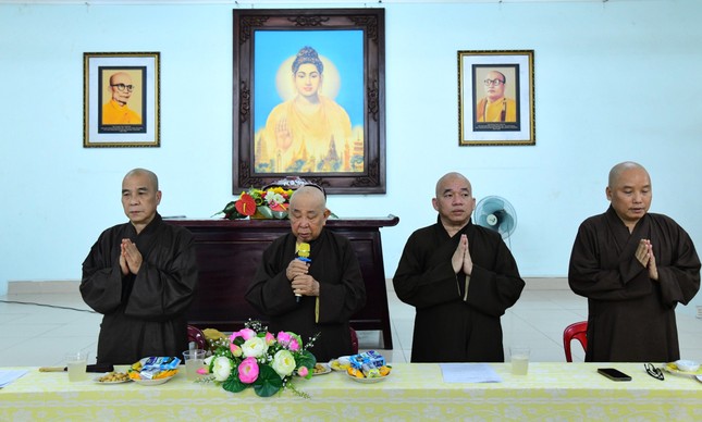 Chư tôn đức chứng minh, tham dự buổi họp