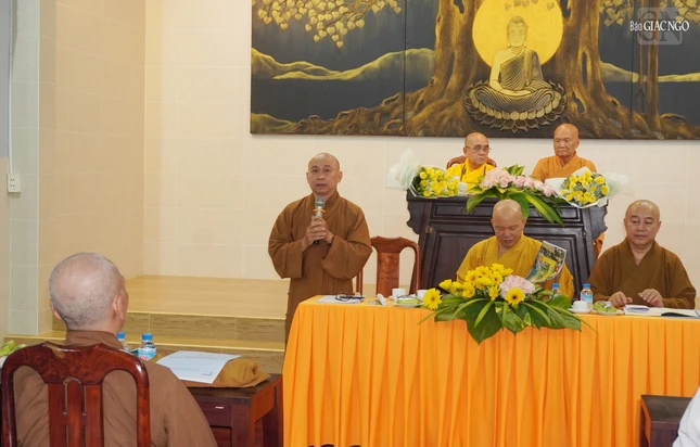 Thượng tọa Thích Lệ Thọ, Phó Thường trực Ban Trị sự GHPGVN Q.12 cảm tạ Thượng tọa Thích Lệ Thọ, Phó Thường trực Ban Trị sự GHPGVN Q.12 cảm tạ