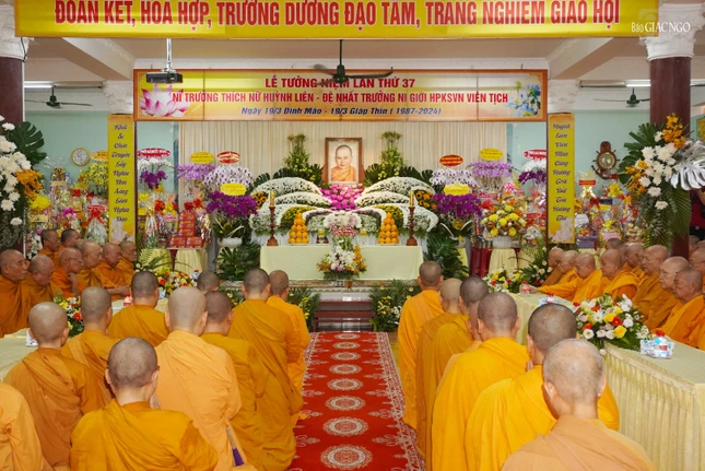 Trang nghiêm khóa lễ tưởng niệm