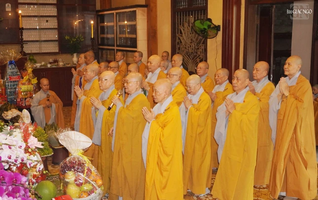 Chư Ni Phân ban Ni giới T.Ư, TP.HCM tưởng niệm