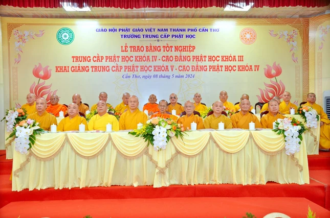 Chư tôn đức chứng minh