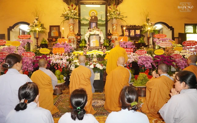 Khóa lễ tại Tổ đường