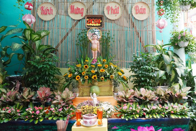 Lễ đài Phật đản tại tư gia nhà anh Võ Đăng Dũng