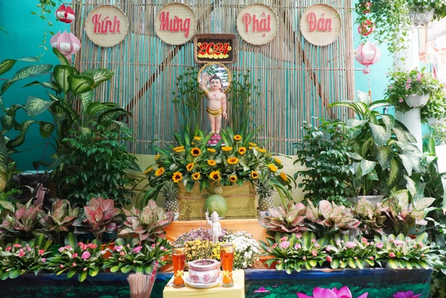 Lễ đài Phật đản tại tư gia nhà anh Võ Đăng Dũng