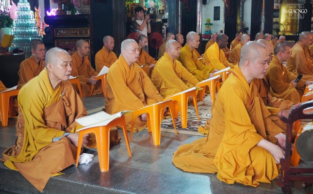 Khóa lễ khai kinh Khánh Đản