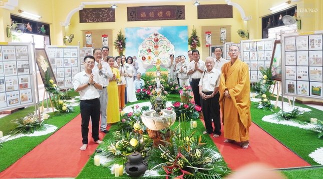 Triển lãm sẽ kéo dài đến hết rằm tháng Tư