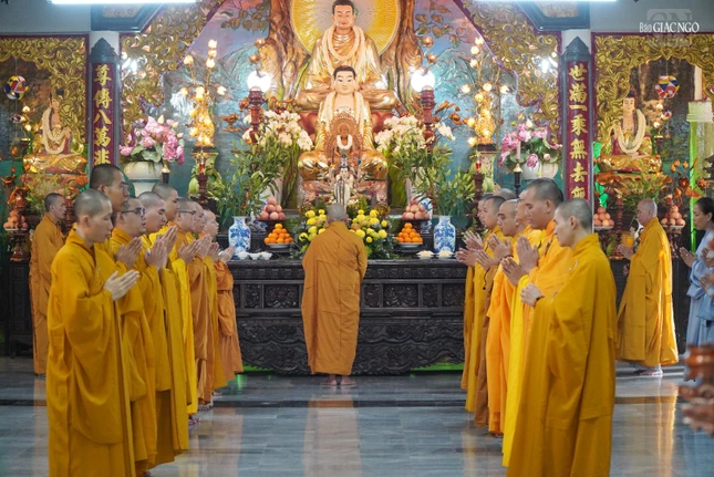 Trang nghiêm khóa lễ